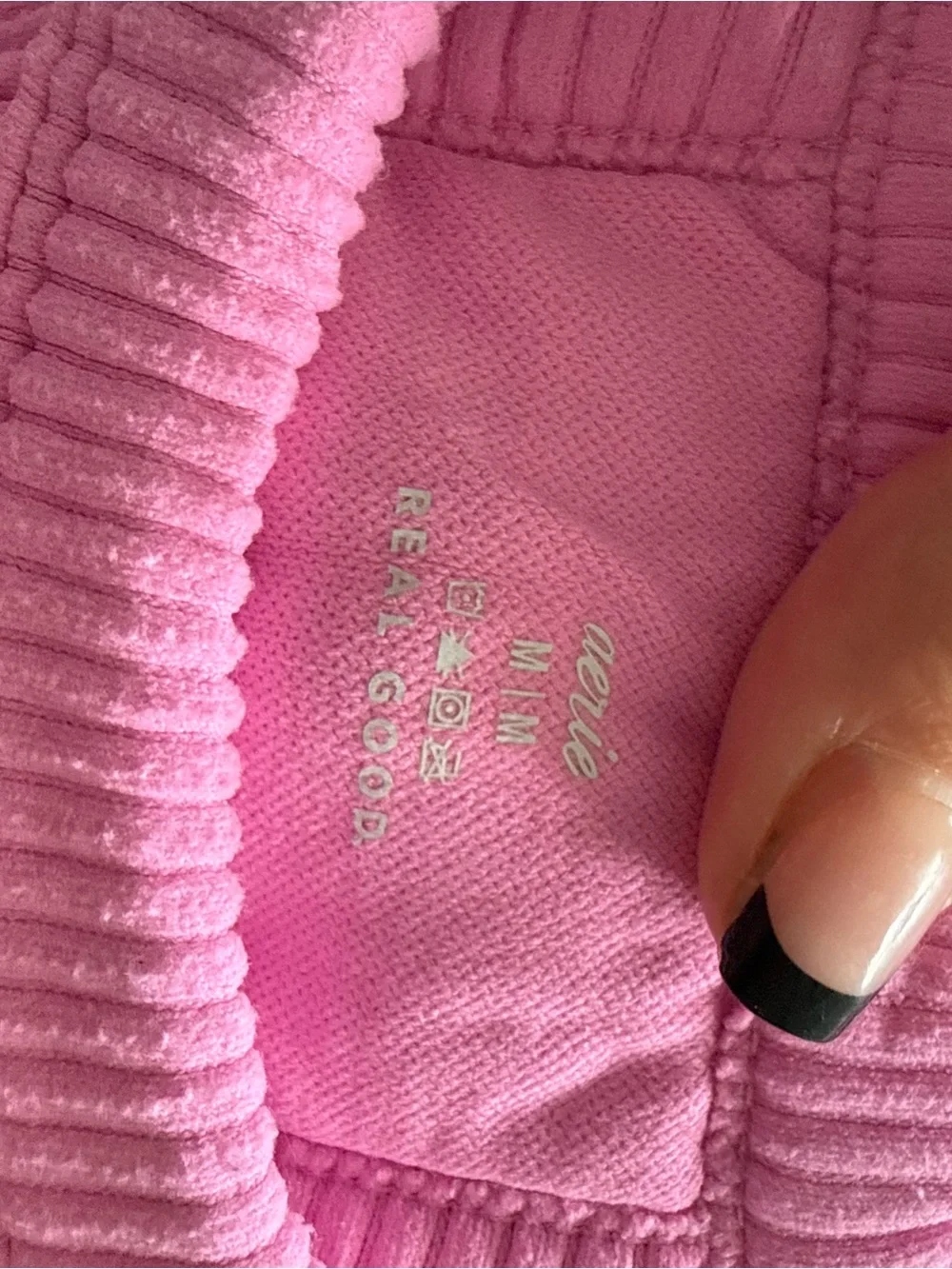 Aerie Vibrant Pink Crop Top 💗 Size Medium (BUILT IN BRA)